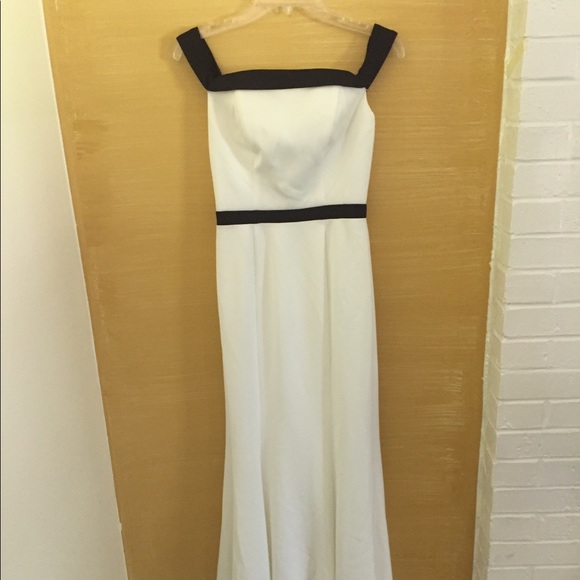 Destination Gown - Picture 4 of 5